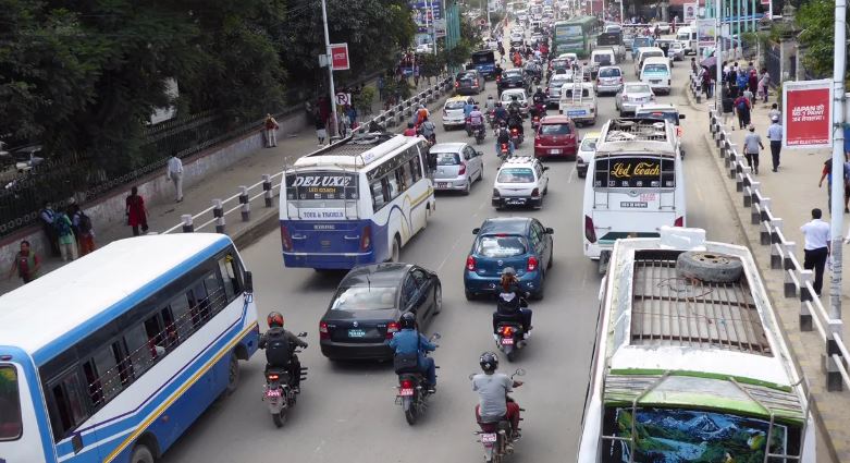 सार्वजनिक यातायातमा जोर-विजोर आज मध्यरातबाट हट्दै